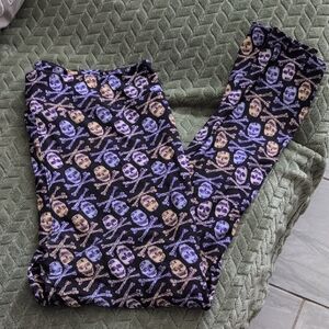 LuLaRoe Black Skull & Crossbones Print Leggings